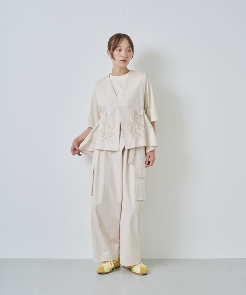 Kelen(ケレン)の「「KELEN / ケレン」コード刺繍Vネックベスト(シャツ/ブラウス・レディース・ブラック/アイボリー/ベージュ・FREE)」の12枚目の写真