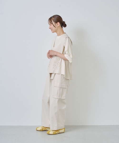 Kelen(ケレン)の「「KELEN / ケレン」コード刺繍Vネックベスト(シャツ/ブラウス・レディース・ブラック/アイボリー/ベージュ・FREE)」の14枚目の写真