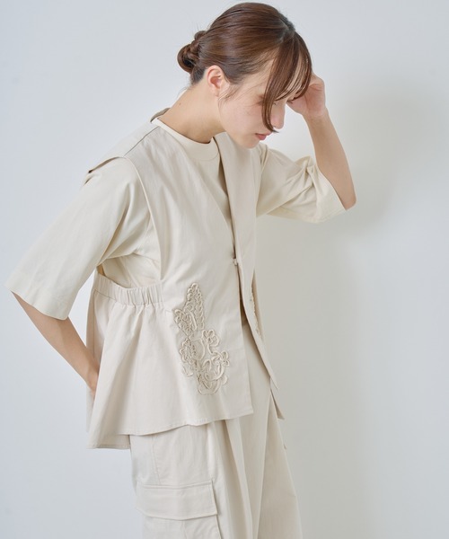 Kelen(ケレン)の「「KELEN / ケレン」コード刺繍Vネックベスト(シャツ/ブラウス・レディース・ブラック/アイボリー/ベージュ・FREE)」の19枚目の写真