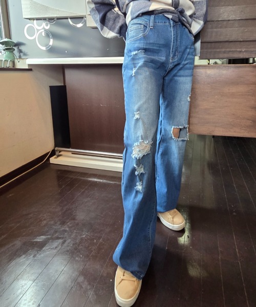Loco Ocean(ロコオーシャン)の「ダメージフレアデニムパンツ(デニムパンツ・レディース・ブルー・M/L)」の6枚目の写真