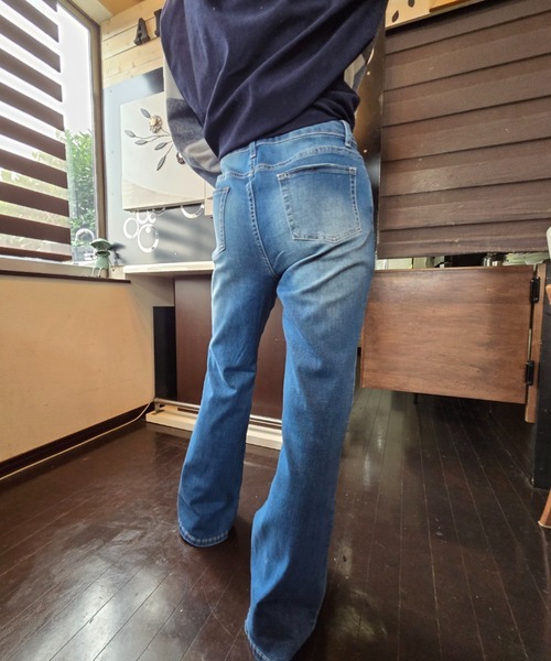 Loco Ocean(ロコオーシャン)の「ダメージフレアデニムパンツ(デニムパンツ・レディース・ブルー・M/L)」の10枚目の写真