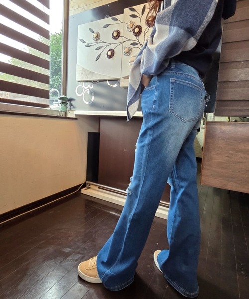Loco Ocean(ロコオーシャン)の「ダメージフレアデニムパンツ(デニムパンツ・レディース・ブルー・M/L)」の13枚目の写真