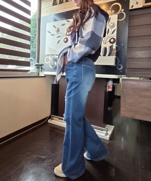 Loco Ocean(ロコオーシャン)の「ダメージフレアデニムパンツ(デニムパンツ・レディース・ブルー・M/L)」の15枚目の写真