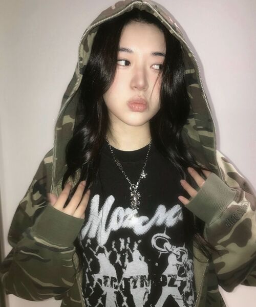 MOZMOZ（モズモズ）の「ウォーキングモズ オーバーサイズ ピグメント 半袖Tシャツ ブラック（Tシャツ/カットソー・レディース・その他・M/XL/XXL）」の8枚目の写真