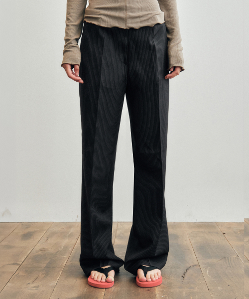 CITTA（シータ）の「Semi Regular Non-tuck Pin Stripe Slacks_CTB553(Black)（スラックス・レディース・ブラック・SMALL/MEDIUM/LARGE）」の2枚目の写真