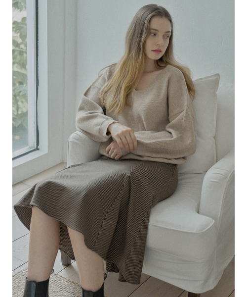 AVANT-G(アバン)の「V-neck Oversized Knit Pullover - BEIGE(ニット/セーター・レディース・その他・FREE)」の4枚目の写真