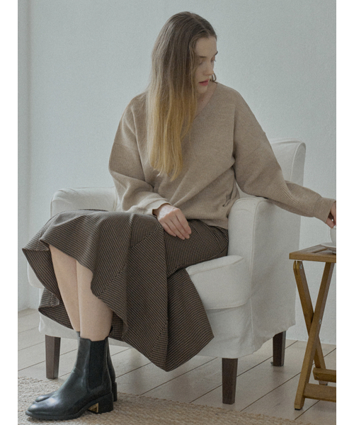 AVANT-G(アバン)の「V-neck Oversized Knit Pullover - BEIGE(ニット/セーター・レディース・その他・FREE)」の5枚目の写真