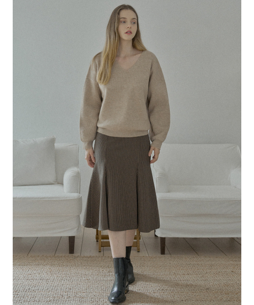 AVANT-G(アバン)の「V-neck Oversized Knit Pullover - BEIGE(ニット/セーター・レディース・その他・FREE)」の7枚目の写真