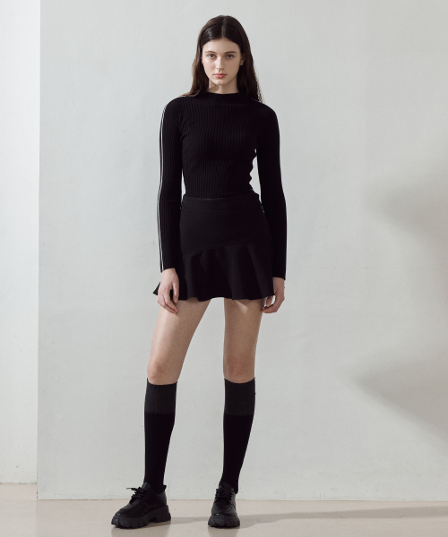LORDLOAR(ロードロアル)の「スリムリブタートルニット ブラック(ニット/セーター・レディース・その他・MEDIUM/LARGE)」の2枚目の写真