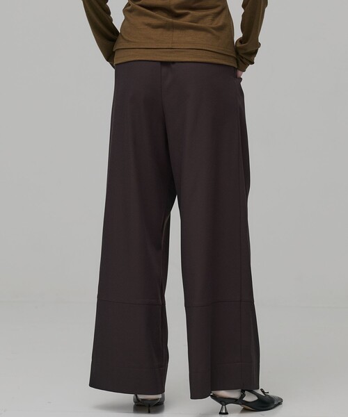 PUBLIC TOKYO（パブリックトウキョウ）の「サテンタックイージーパンツ（チノパンツ・レディース・ブラック/ブラウン・1/2）」の5枚目の写真