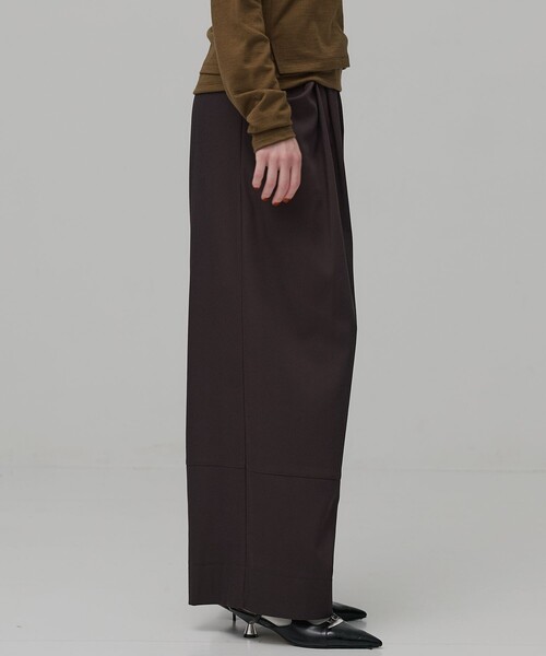 PUBLIC TOKYO（パブリックトウキョウ）の「サテンタックイージーパンツ（チノパンツ・レディース・ブラック/ブラウン・1/2）」の6枚目の写真