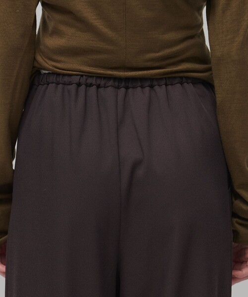 PUBLIC TOKYO（パブリックトウキョウ）の「サテンタックイージーパンツ（チノパンツ・レディース・ブラック/ブラウン・1/2）」の9枚目の写真