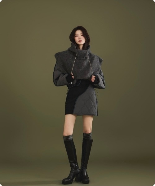 I.O.E(アイオイ)の「キルティング×ニット コンビブルゾン(ジャケット単品)(ダウンジャケット/コート・レディース・ダークグレー・FREE)」の5枚目の写真