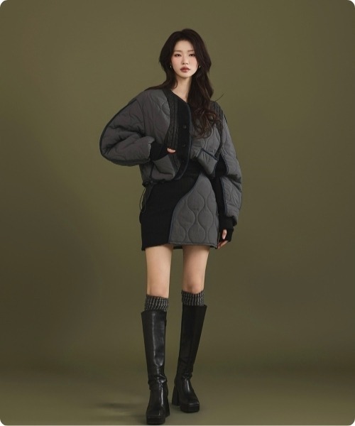 I.O.E(アイオイ)の「キルティング×ニット コンビブルゾン(ジャケット単品)(ダウンジャケット/コート・レディース・ダークグレー・FREE)」の10枚目の写真