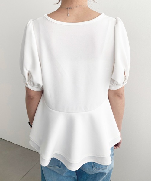 moment+（モーメントプラス）の「しわになりにくいストレッチジョーゼットパフスリーブダブルペプラムTブラウス（Tシャツ/カットソー・レディース・ネイビー/ブラック/オフホワイト・M）」の8枚目の写真