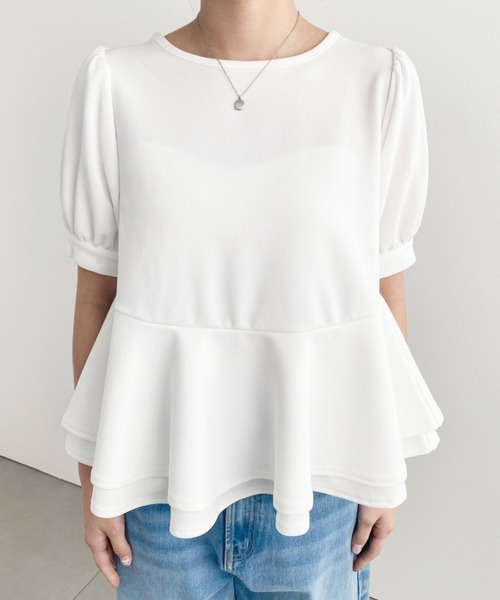 moment+（モーメントプラス）の「しわになりにくいストレッチジョーゼットパフスリーブダブルペプラムTブラウス（Tシャツ/カットソー・レディース・ネイビー/ブラック/オフホワイト・M）」の5枚目の写真