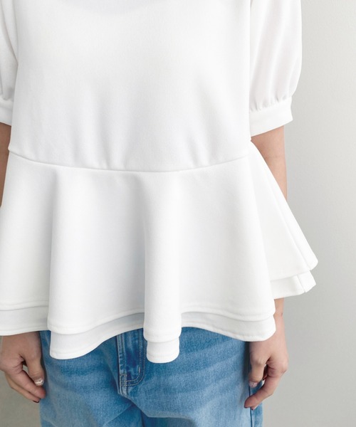 moment+（モーメントプラス）の「しわになりにくいストレッチジョーゼットパフスリーブダブルペプラムTブラウス（Tシャツ/カットソー・レディース・ネイビー/ブラック/オフホワイト・M）」の7枚目の写真