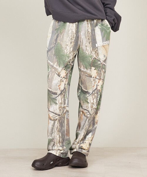 Russell Athletic（ラッセルアスレティック）の「【RUSSELL ATHLETIC / ラッセル アスレティック】RealTree NuBlend Sweat Pants / リアルツリー ニューブレンド スウェットパンツ（カモ柄・ユニセックス）（スウェットパンツ・メンズ・その他1/その他2・M/L）」の2枚目の写真