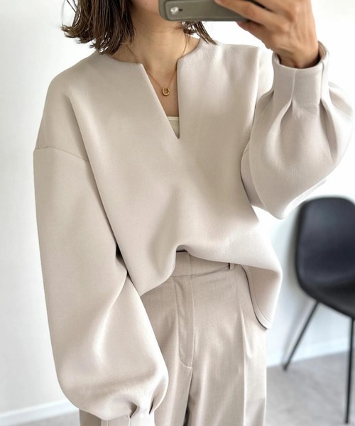 Mignonjour(ミニョンジュール)の「FReePLACe/Vネック トップス X12746(Tシャツ/カットソー・レディース・グレー/アイボリー/ブラック・FREE)」の2枚目の写真