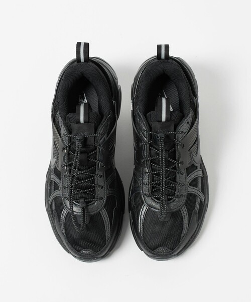 NIKE(ナイキ)の「<NIKE>V2K ラン BLK スニーカー(スニーカー・レディース・ブラック・25.5cm/25cm/22.5cm/23.5cm/23cm/24.5cm/24cm)」の3枚目の写真
