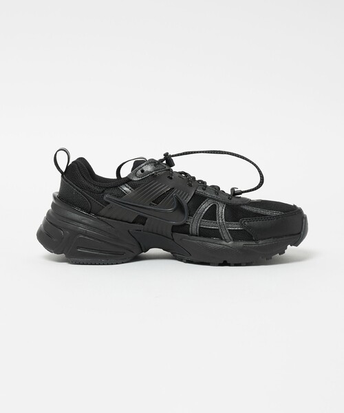 NIKE(ナイキ)の「<NIKE>V2K ラン BLK スニーカー(スニーカー・レディース・ブラック・25.5cm/25cm/22.5cm/23.5cm/23cm/24.5cm/24cm)」の4枚目の写真