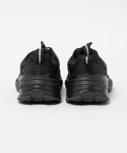 NIKE(ナイキ)の「<NIKE>V2K ラン BLK スニーカー(スニーカー・レディース・ブラック・25.5cm/25cm/22.5cm/23.5cm/23cm/24.5cm/24cm)」の5枚目の写真
