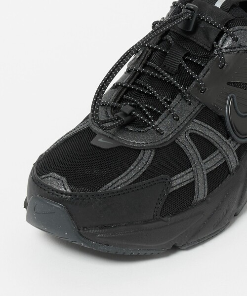 NIKE(ナイキ)の「<NIKE>V2K ラン BLK スニーカー(スニーカー・レディース・ブラック・25.5cm/25cm/22.5cm/23.5cm/23cm/24.5cm/24cm)」の8枚目の写真