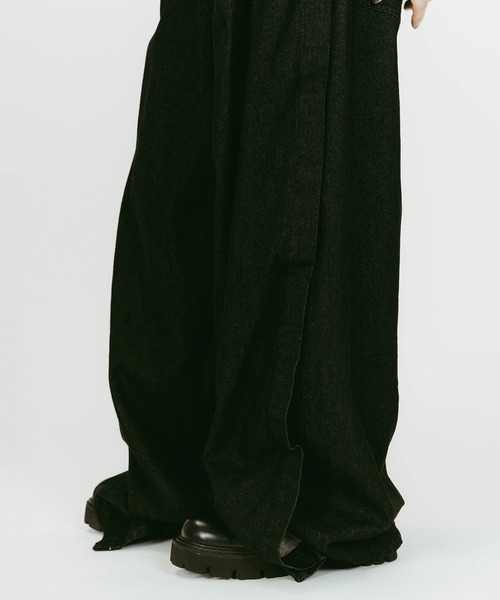 Knuth Marf(クヌースマーフ)の「【Knuth Marf】cling drape denim pants(デニムパンツ・レディース・ブラック/グレイッシュベージュ・XS/S)」の12枚目の写真
