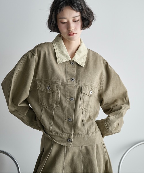 THE YOn（ザヨン）の「カーブスリーブクロップドジャケット　デニム/ツイル（デニムジャケット・レディース・セージグリーン/ライトブルー/グレイッシュベージュ/ブラック・FREE）」の3枚目の写真