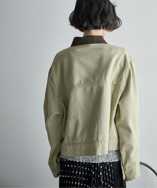 THE YOn（ザヨン）の「カーブスリーブクロップドジャケット　デニム/ツイル（デニムジャケット・レディース・セージグリーン/ライトブルー/グレイッシュベージュ/ブラック・FREE）」の6枚目の写真