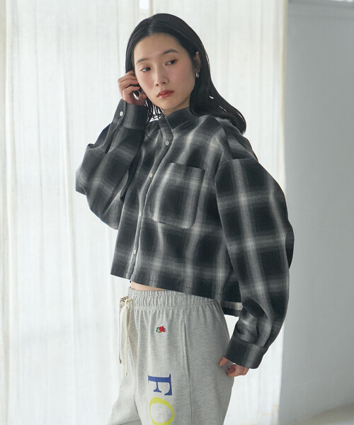 FREAK'S STORE(フリークスストア)の「オンブレ チェックシャツ/ショート丈チェックシャツ(シャツ/ブラウス・レディース・ブルー/ブラック・SMALL/MEDIUM)」の8枚目の写真