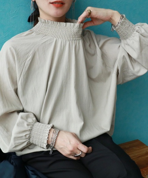 zena（ジェナ）の「シャーリングギャザードルマンシャツ（シャツ/ブラウス・レディース・ブラック/グレー系その他・FREE）」の3枚目の写真