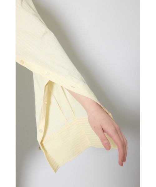 rienda(リエンダ)の「ベルトディティールビッグシャツ 春服(シャツ/ブラウス・レディース・イエロー系その他/ホワイト/ブルー系その他・FREE)」の17枚目の写真