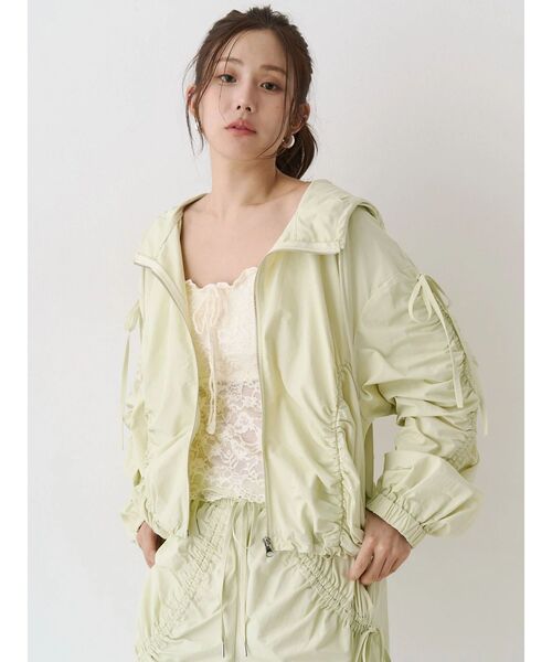 CALNAMUR（カルナムール）の「ギャザーボリュームブルゾン（ブルゾン・レディース・アイボリー/グリーン・FREE）」の2枚目の写真