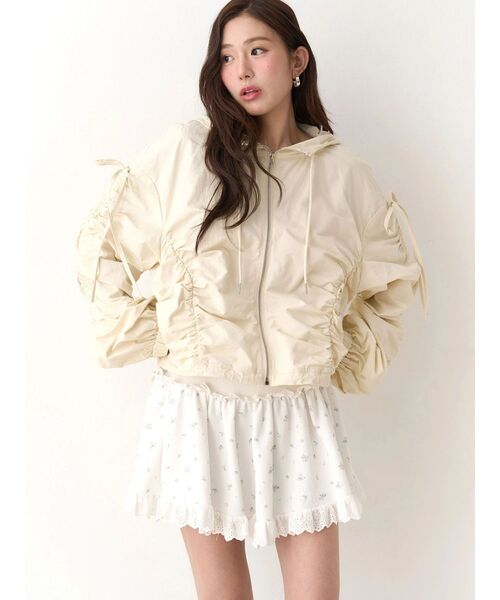 CALNAMUR（カルナムール）の「ギャザーボリュームブルゾン（ブルゾン・レディース・アイボリー/グリーン・FREE）」の4枚目の写真