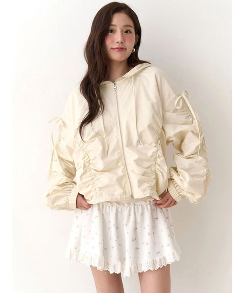 CALNAMUR（カルナムール）の「ギャザーボリュームブルゾン（ブルゾン・レディース・アイボリー/グリーン・FREE）」の5枚目の写真