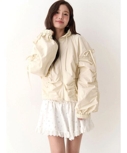 CALNAMUR（カルナムール）の「ギャザーボリュームブルゾン（ブルゾン・レディース・アイボリー/グリーン・FREE）」の6枚目の写真