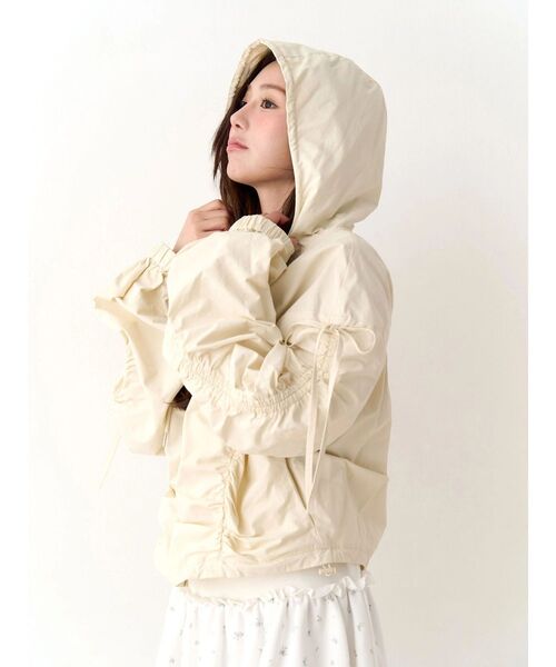 CALNAMUR（カルナムール）の「ギャザーボリュームブルゾン（ブルゾン・レディース・アイボリー/グリーン・FREE）」の7枚目の写真