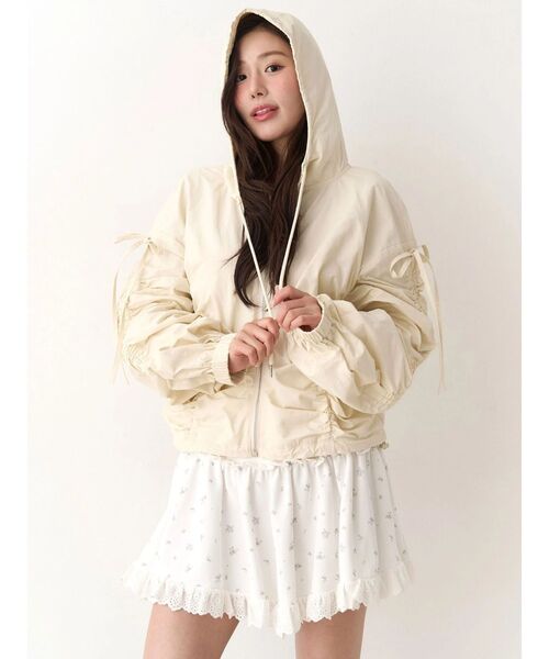 CALNAMUR（カルナムール）の「ギャザーボリュームブルゾン（ブルゾン・レディース・アイボリー/グリーン・FREE）」の8枚目の写真