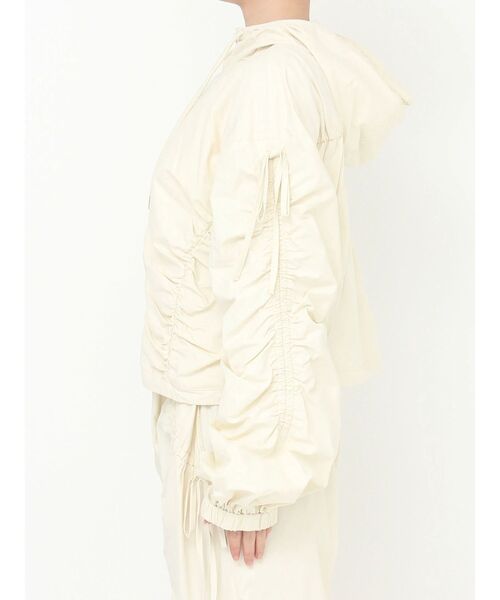 CALNAMUR（カルナムール）の「ギャザーボリュームブルゾン（ブルゾン・レディース・アイボリー/グリーン・FREE）」の20枚目の写真