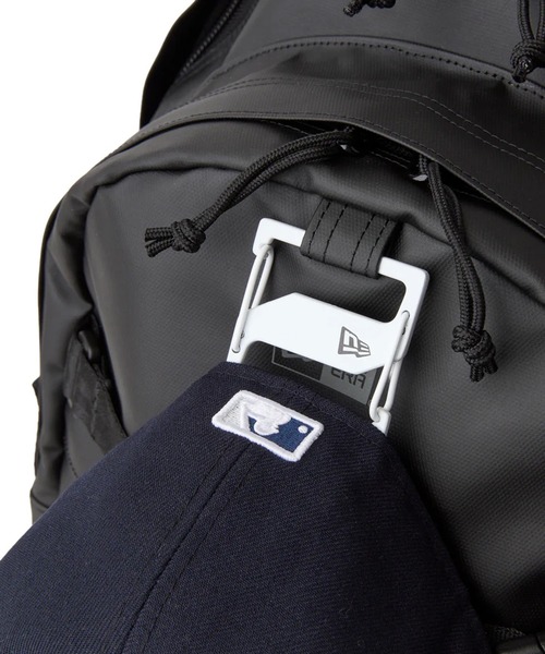 NEW ERA(ニューエラ)の「NEW ERA/ニューエラ バックパック キャリアパック 35L シンセティックレザー ブラック 14750920(バックパック/リュック・メンズ・ブラック・FREE)」の5枚目の写真