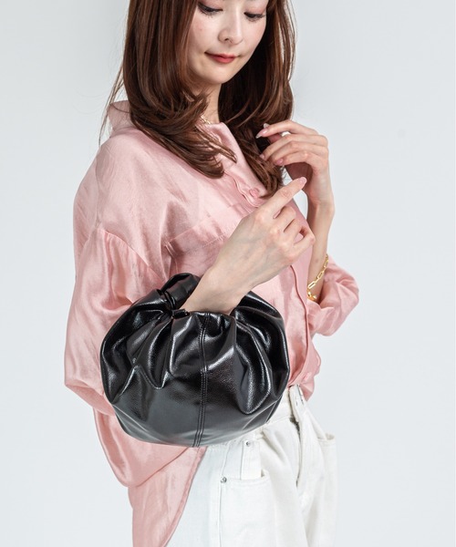 HELOYSE（エロイーズ）の「【HELOYSE/エロイーズ】ハンドバッグ　ショルダーバッグ　croissant shoulder leather mini（ショルダーバッグ・レディース・シルバー/ブラック・FREE）」の2枚目の写真