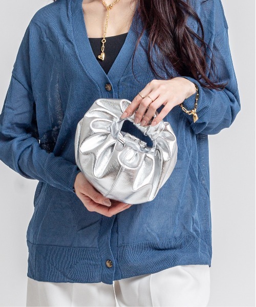 HELOYSE（エロイーズ）の「【HELOYSE/エロイーズ】ハンドバッグ　ショルダーバッグ　croissant shoulder leather mini（ショルダーバッグ・レディース・シルバー/ブラック・FREE）」の16枚目の写真