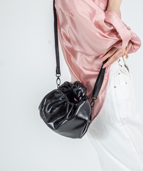 HELOYSE（エロイーズ）の「【HELOYSE/エロイーズ】ハンドバッグ　ショルダーバッグ　croissant shoulder leather mini（ショルダーバッグ・レディース・シルバー/ブラック・FREE）」の6枚目の写真