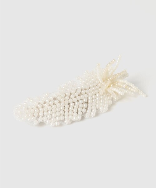 tanakadaisuke（タナカダイスケ）の「【tanakadaisuke/タナカダイスケ】feather beads barrette Right/フェザービーズバレッタ(右側)（バレッタ/ヘアクリップ・レディース・ホワイト・FREE）」の3枚目の写真