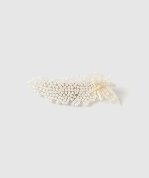 tanakadaisuke（タナカダイスケ）の「【tanakadaisuke/タナカダイスケ】feather beads barrette Right/フェザービーズバレッタ(右側)（バレッタ/ヘアクリップ・レディース・ホワイト・FREE）」の4枚目の写真