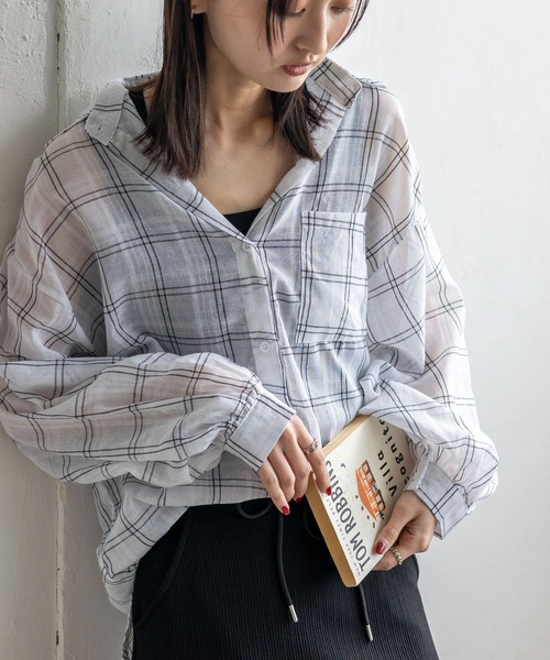 VitaFelice(ヴィータフェリーチェ)の「チェック柄シアールーズシャツ オーバーサイズ(シャツ/ブラウス・レディース・ホワイト/ブラック・FREE)」の2枚目の写真