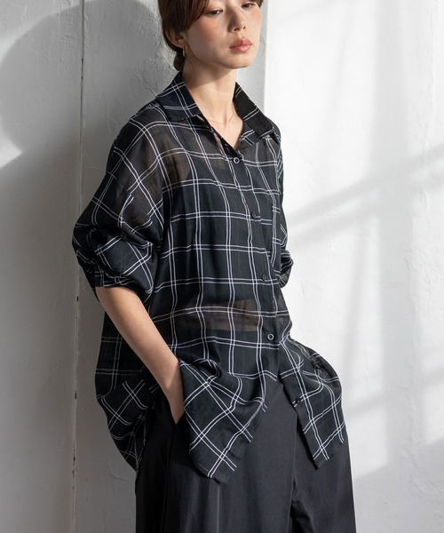 VitaFelice(ヴィータフェリーチェ)の「チェック柄シアールーズシャツ オーバーサイズ(シャツ/ブラウス・レディース・ホワイト/ブラック・FREE)」の4枚目の写真