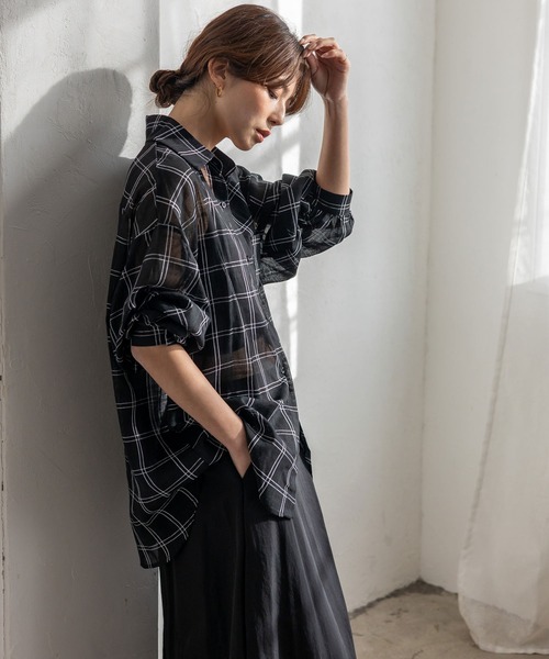 VitaFelice(ヴィータフェリーチェ)の「チェック柄シアールーズシャツ オーバーサイズ(シャツ/ブラウス・レディース・ホワイト/ブラック・FREE)」の5枚目の写真