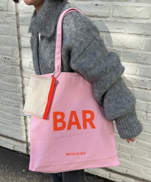 BIRTHDAY BAR（バースデイバー）の「キャンバスロゴスクエアトートバッグ（トートバッグ・レディース・オレンジ/ピンク/ブルー/ブラック・0）」の3枚目の写真